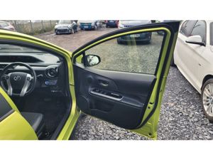 Toyota Aqua 1.5L Automatic Petrol Hybrid   (J9172) - Image 4
