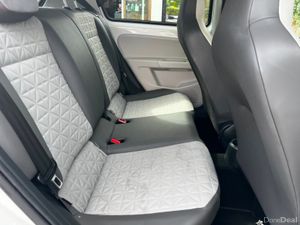 Volkswagen up! 1.2 AUTOMATIC    BEATS SPEC - Image 4
