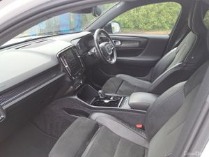 Volvo XC40 D3 DIESEL (150hp) R-Design Auto - Image 3