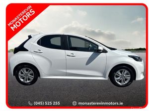 Toyota Yaris HYBRID 115 LUNA - Image 3