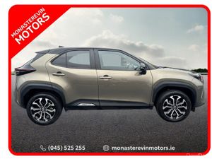 Toyota Yaris CROSS LUNA SPORT 4DR AUTO - Image 3