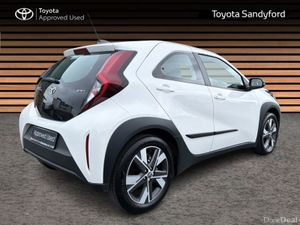 Toyota Aygo X PULSE HYBRID AUTOMATIC // REAR CAMER - Image 2