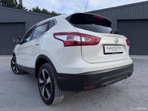 Nissan Qashqai 161’ N-Connect 1.5dCi White Pearl - Image 3