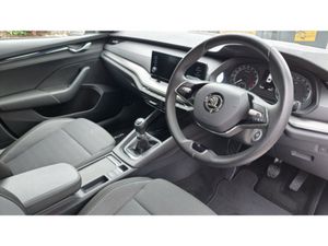 Skoda Octavia AMBITION 2.0tdi 115HP 5DR - MOON WHI - Image 2