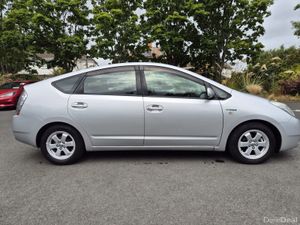 STUNNING Toyota Prius 2012 AUTOMATIC HYBRID - Image 4
