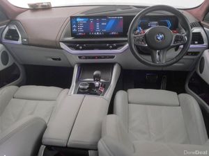 BMW XM 4.4 - Image 4