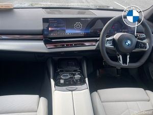 BMW 5-Series 530e - Image 4