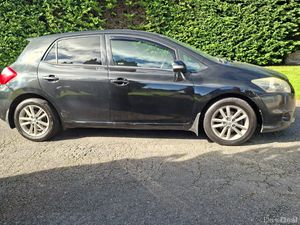 Toyota Auris 2012 - Image 2