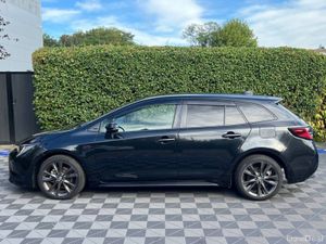Toyota Corolla TOURING WXB 1.8 HYBRID AUTO // HALF - Image 3