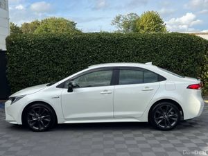 Toyota Corolla WXB 1.8 HYBRID AUTO // HALF LEATHER - Image 3