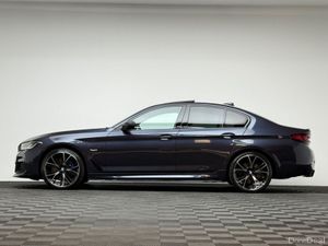 BMW 5-Series 530E M SPORT PRO XDRIVE *SUNROOF* - Image 4