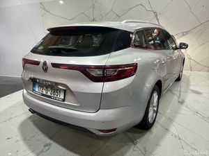 2017 Renault Megane 1.5 dCi 110 DYNAMIQUE NAV - Image 4