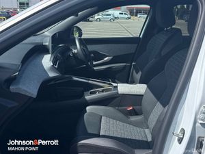 Peugeot 5008 1.2 MHEV 145bhp E-DCS6 Allure - Image 3