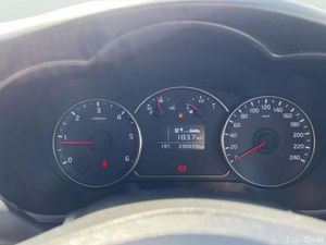 Kia Carens 1.7 EX 5DR - Image 4
