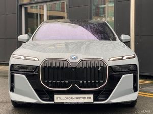 BMW i7 50e M-Sport Auto EV - Image 3
