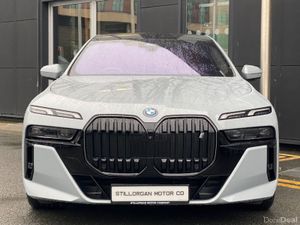 BMW i7 50e M-Sport Auto EV - Image 2