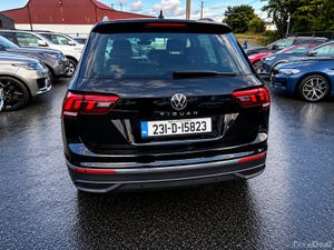 231 Volkswagen Tiguan 2.0TDI LIFE - Image 3