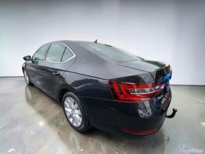 Skoda Superb STYLE 2.0 TDI 150HP DSG 4DR AUTO - Image 4