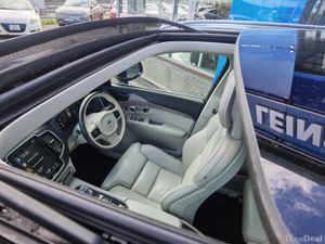 VOLVO XC90 B5 INSCRIPTION AWD AUTOMATIC *7 SEATER* - Image 2