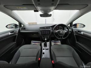 Volkswagen Golf 1.2 TSI Automatic, Reversing camer - Image 4