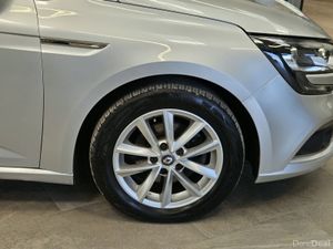 18 RENAULT MEGANE GRAND DYNAMIQUE - Image 4