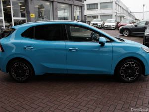 MG4 URBAN PREMIUM EV 5DR HATCHBACK - Image 3