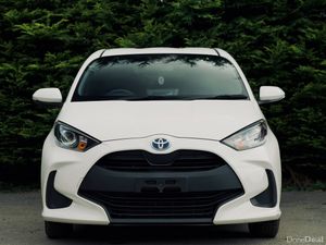 Toyota Yaris 1.5 Hybrid 2023 | Stylish & Efficient - Image 3