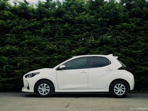 Toyota Yaris 1.5 Hybrid 2023 | Stylish & Efficient - Image 2