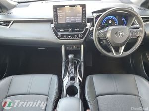 Toyota Corolla Cross ELECTRIC TAILGATE ** HEATED S - Image 2