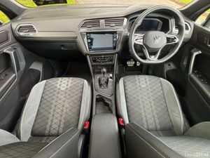 Volkswagen Tiguan R-LINE BLACK EDITION SUNROOF 1.4 - Image 2
