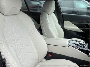 BMW 5-Series 530e - Image 4