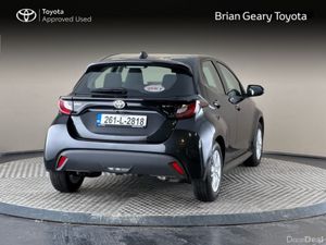 Toyota Yaris HYBRID LUNA - Image 2