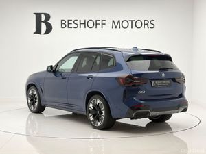 BMW iX3 M-SPORT PRO=PAN ROOF//LIGHT INTERIOR//1 OW - Image 3