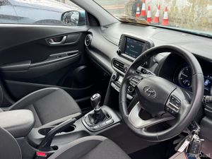 Hyundai Kona, lovely high driving position - Image 4