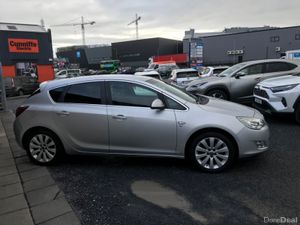 2011 Opel Astra 1.4 Turbo Petrol SE Manual 5DR - Image 4