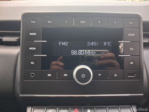 202 Renault Clio 1.0L Play Tce New Model... - Image 3