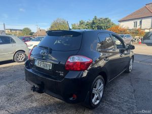 Toyota Auris 2010 - Image 4