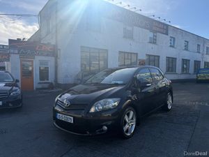 Toyota Auris 2010 - Image 2