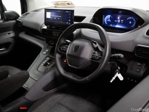Peugeot Rifter E-Allure LWB 50kWh 135HP - 7 Seats - Image 2