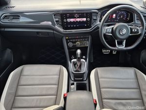 Volkswagen T-Roc ** STYLE DESIGN ** HUGE SPEC ** T - Image 2