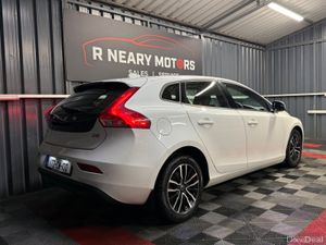 2017 172 Volvo V40 D2 (120hp) Momentum Edition - Image 4
