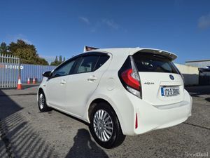 2017 Toyota Aqua  (LONG NCT) - Image 4