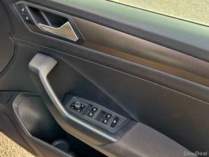 Volkswagen T-Roc 1.6tdi Design 2018 - Image 4