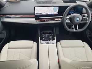 BMW 5-Series 530e M Sport Saloon - Image 4