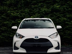 Toyota Yaris 1.5 Hybrid 2023 | Stylish & Efficient - Image 3
