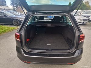 Volkswagen Passat 2022 - Image 3