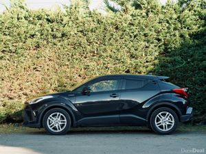Toyota C-HR HV-S 2019 | Stylish Hybrid SUV - Image 2