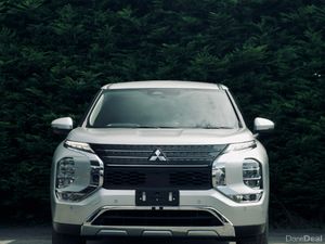 Mitsubishi Outlander PHEV Premium Package 2022 - Image 3