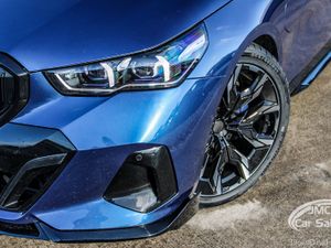 2025 BMW 5 SERIES PRO PACK LCI - Image 2