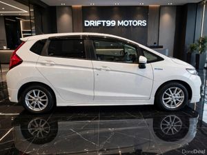 2015 Honda Fit Hybrid Automatic - Image 3